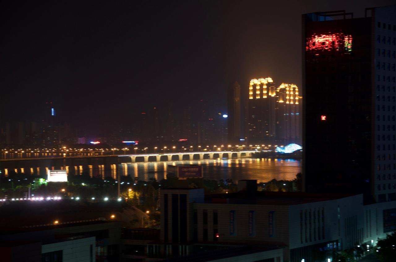 Metropolo, Wuhan, Wuchang Jiangtan Jiyuqiao Subway Station エクステリア 写真